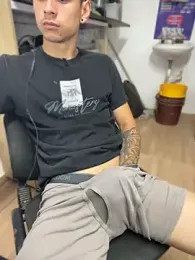aronmax_ webcam stripchat model stream image