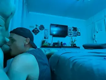 2hornyguyz 스트림 이미지